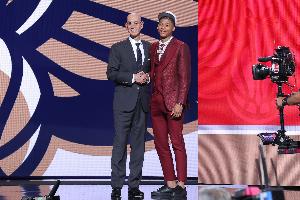 开云-疯狂打铁！7号秀费尔斯半场9中1仅拿4分1篮板