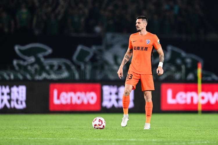 布尔克坦言云南球迷热情超预期，坦言中超生涯最大挑战在饮食适应