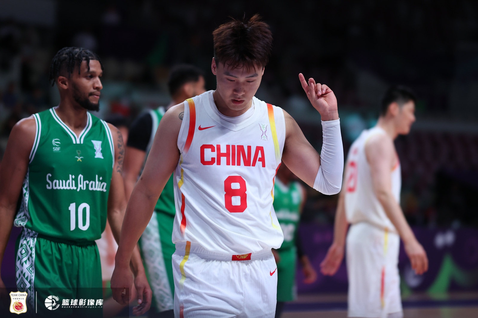 开云下载-赵睿：年轻人该把目光放长远点 先去国外闯 最后真的没机会再回来