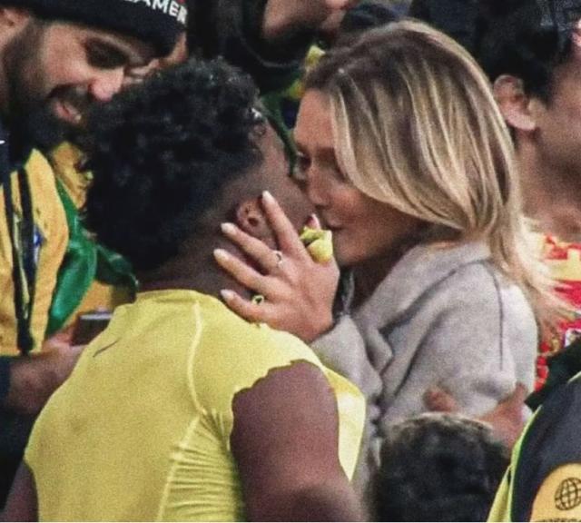 开云APP-美！17岁恩德里克女朋友21岁 去年10月在一起的！