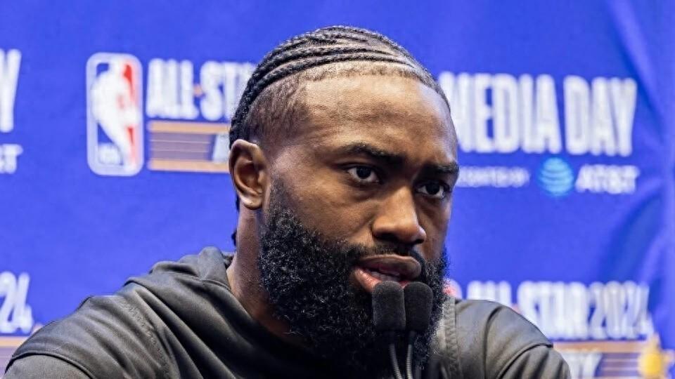 开云-硬气！布朗怒轰联盟明星哨：有人被特殊照顾，罚3.5万也敢说