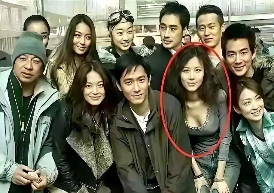 开云下载-终于懂了！邓文迪见田朴珺转身就走，根本不是没礼貌，是真看不上