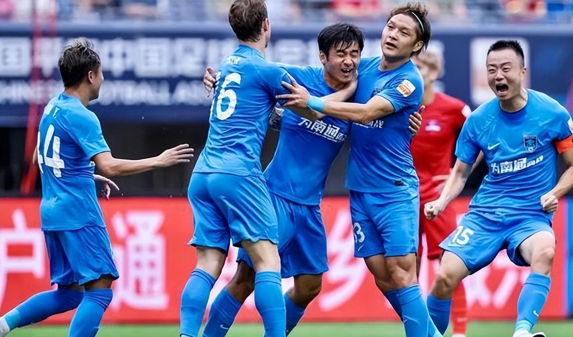 开云官网-薛庆浩留在申花冬训后，他本赛季还能坐稳球队主力吗，引发热议